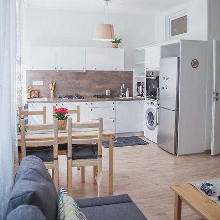 Downtown Pedestrian Zone Apartment Братислава Экстерьер фото